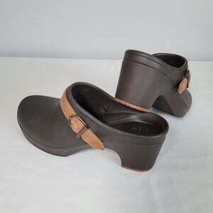 Crocs Clogs Block Heel 3" Mule Shoes Womens Sz 6 Brown Lightweight Casual Sarah